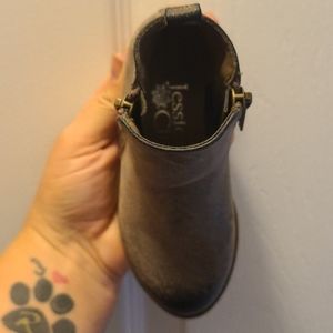 7T distressed bootie
